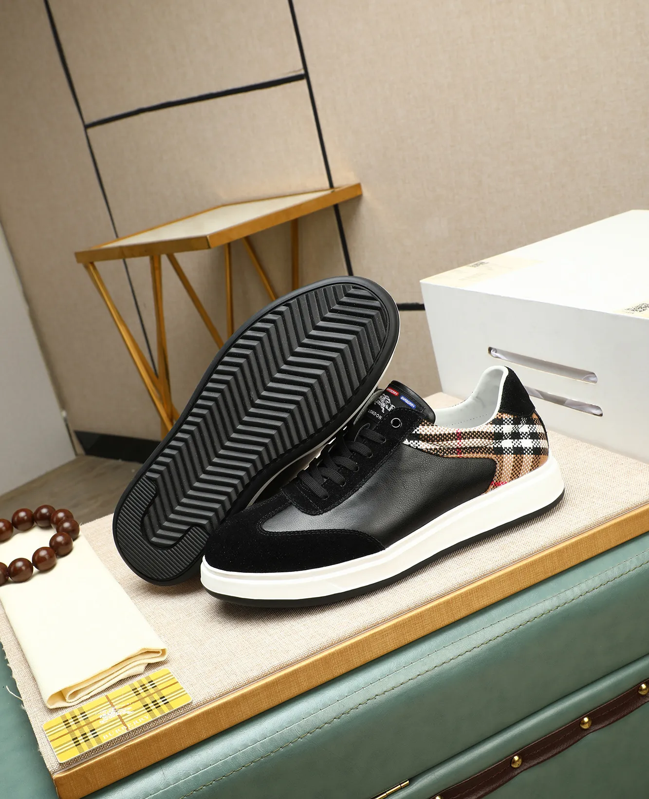 Men's shoes 💰440 ❤️❤️❤️[BURBERRY] Burberry purchasing agent 🔍Men's 🚹New model is synchronized with the official website. The upper is made of imported fabrics and cowhide lining. Completely 1⃣:1⃣ replica🇮🇹, non-slip and wear-resistant rubber outsole ⚠original factory goods, 🔍🔍high quality, please look at the details, welcome to compare⚠Size: 38-44